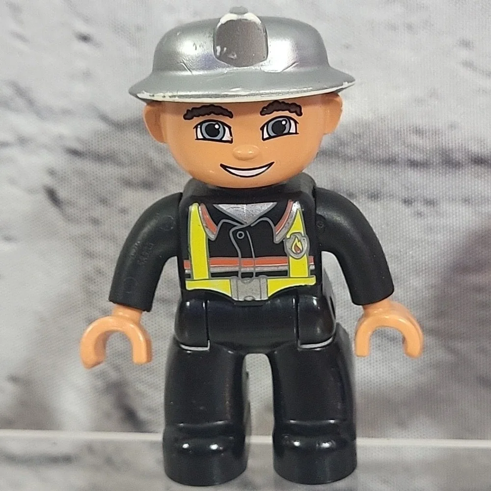 Lego Duplo Figures Lot Of 3 People Fireman Boy Kid Dalmatian Dog Pet‎ Animal - Picture 2 of 8